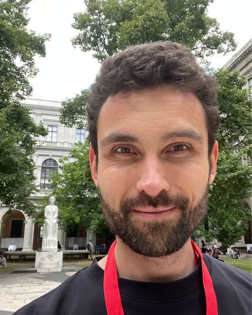 Doktorant podczas konferencji na Uniwersytecie Wiedeńskim
