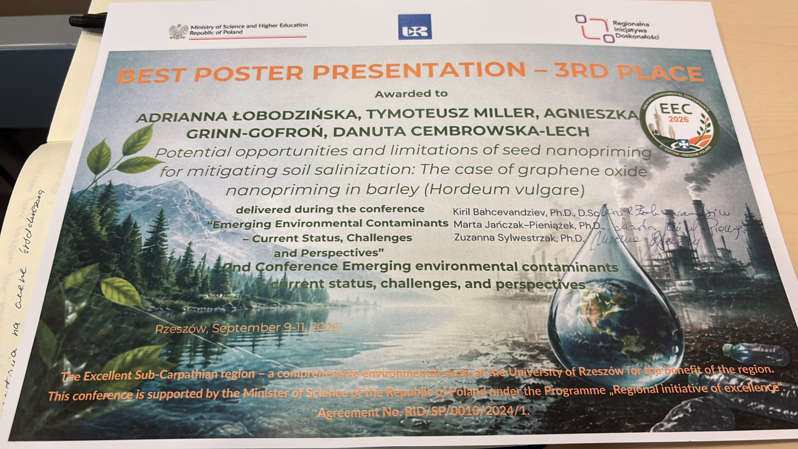 Doktorantka Szkoły Doktorskiej podczas międzynarodowej konferencji z nagrodą za poster